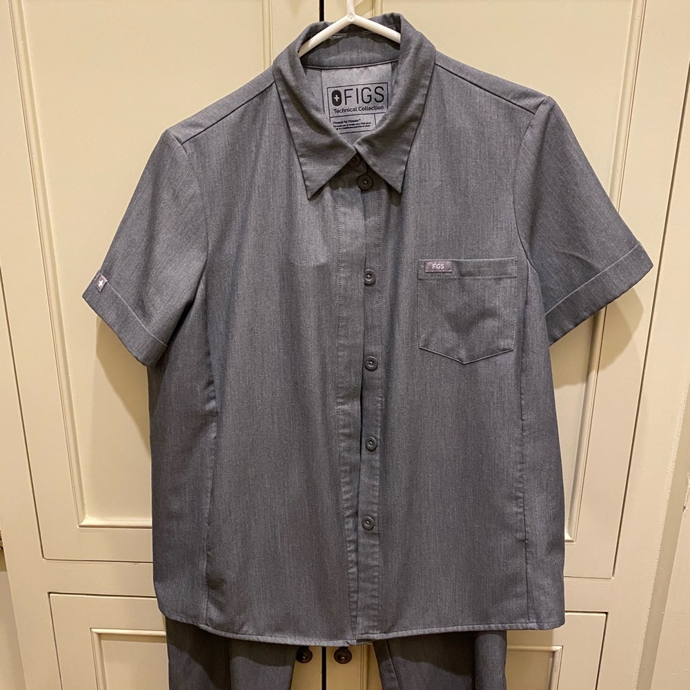 Figs Limited Edition Graphite Pilar Scrub Top